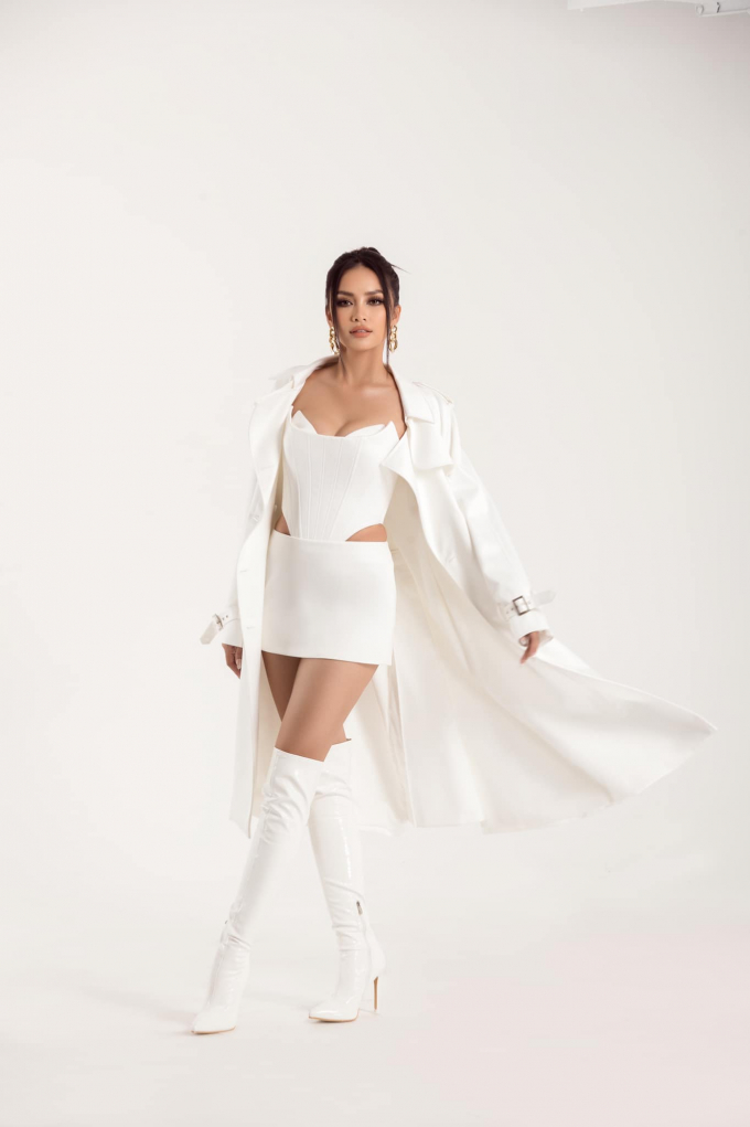 Ngày 6 ở Miss Universe 2022: Ngọc Châu thay đổi outfit phút chót vì fans phàn nàn mang boots quá nhiều?