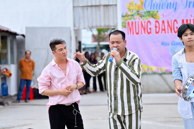 Đàm Vĩnh Hưng biểu diễn trong trại giam, lấy nước mắt hàng trăm phạm nhân bằng loạt ca khúc Tết