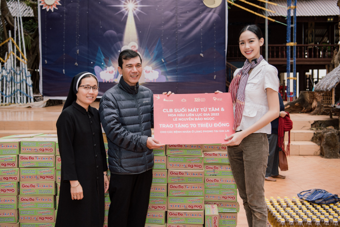 Hoa hậu Bảo Ngọc gói ghém yêu thương, trao tặng 645 phần quà Tết ý nghĩa cho làng phong tại Gia Lai