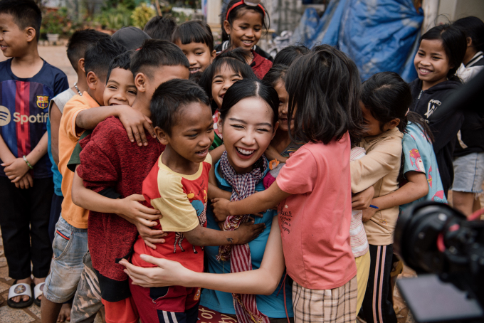 Hoa hậu Bảo Ngọc gói ghém yêu thương, trao tặng 645 phần quà Tết ý nghĩa cho làng phong tại Gia Lai