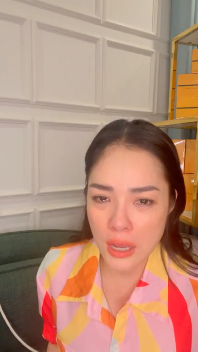 Dương Cẩm Lynh bật khóc vì bị cắt vai, hủy event hơn 100 triệu đồng do lùm xùm nợ nần