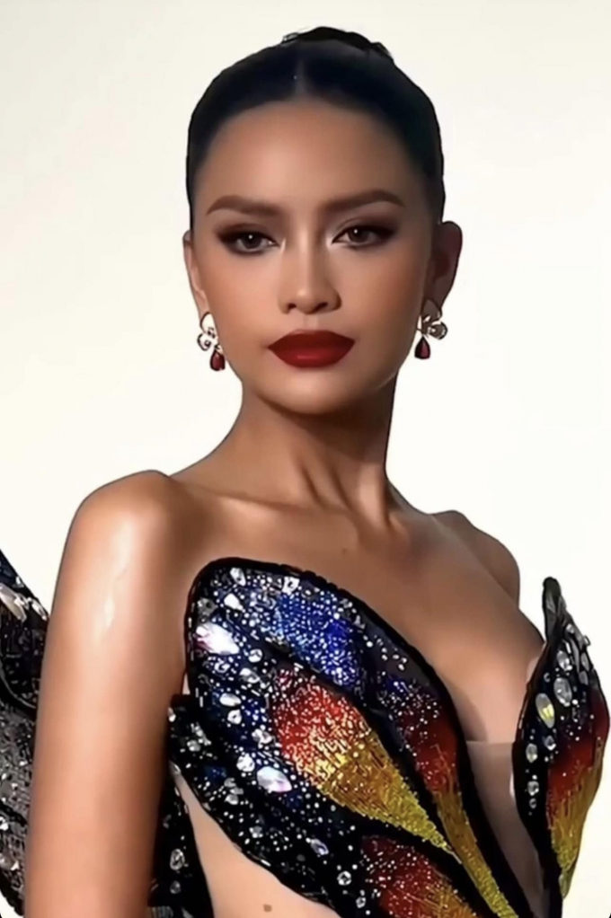 Ngọc Châu xuất hiện rạng rỡ trên sân khấu bán kết Miss Universe 2022, hô vang 2 tiếng Việt Nam đầy tự hào