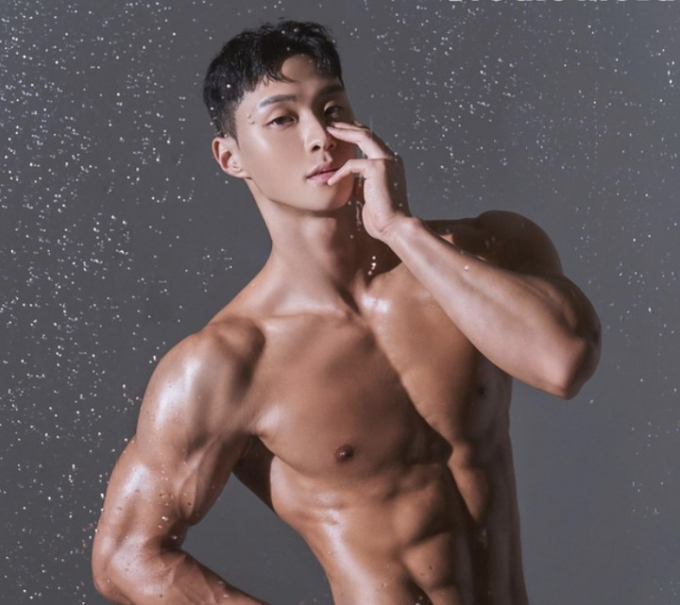 Bạn trai tin đồn của Hương Giang: Người mẫu Hàn Quốc, vẻ ngoài chuẩn soái ca và body 6 múi
