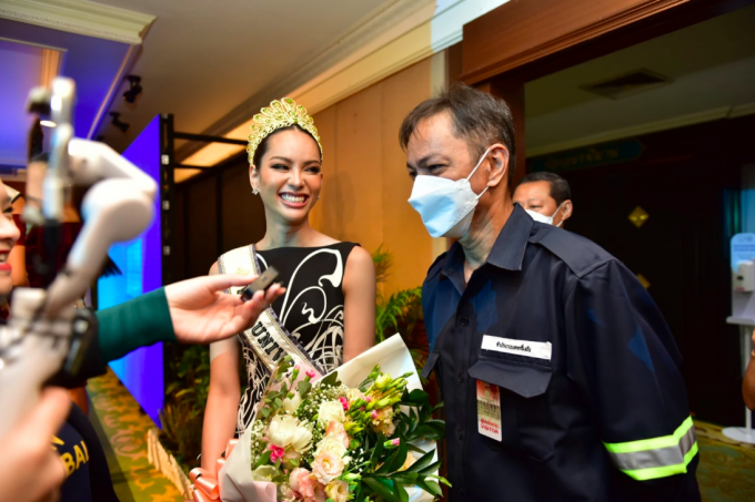 Đại diện Thái Lan gây xúc động với ý nghĩa đằng sau chiếc váy dạ hội gây bão ở Miss Universe 2022