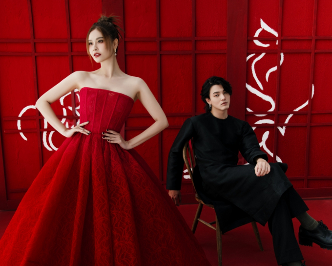 Ngộp visual với bộ ảnh Tết đỏ rực của Trương Quỳnh Anh và nam chính trong phim mới