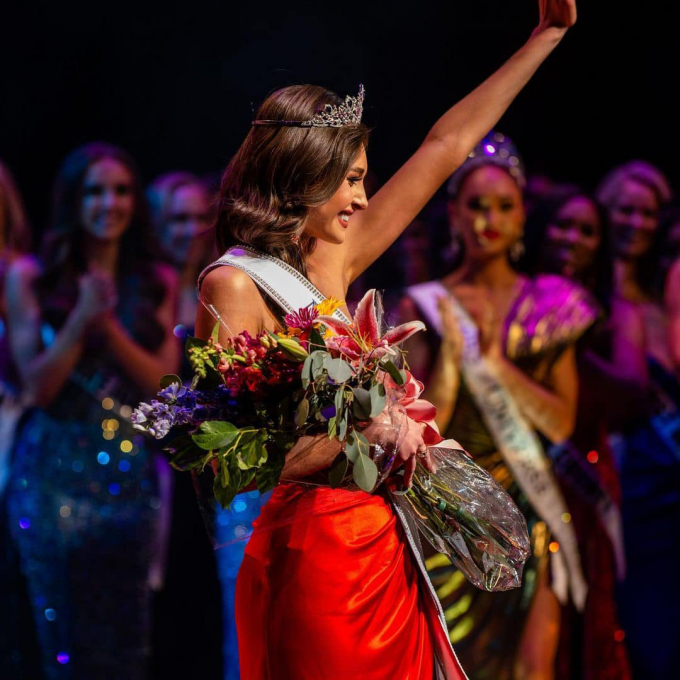 Màn trao vương miện đặc biệt trong nhiệm kỳ Miss Universe 2022: Tân hoa hậu Mỹ là á hậu 1 được sắc phong