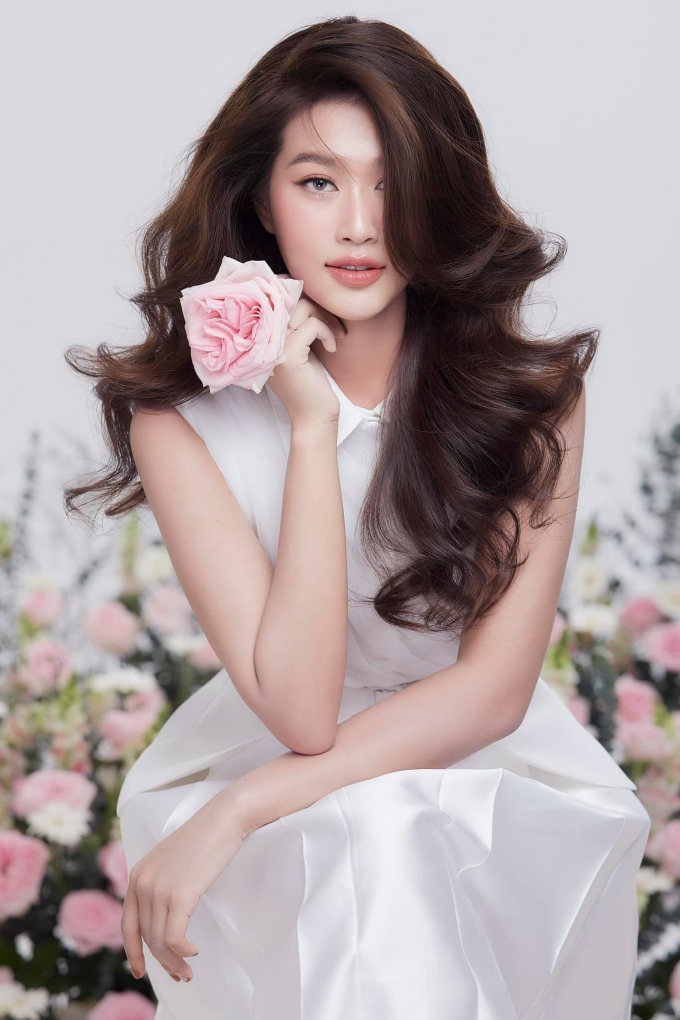 Chị em Miss Grand Thùy Tiên - Thiên Ân nắm tay nhau lọt Top 10 ngôi sao thương hiệu hot nhất Vbiz