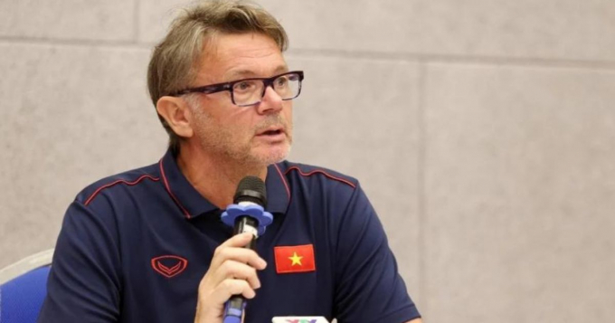 Tân huấn luyện viên trưởng tuyển Việt Nam nhận lương cao hơn thầy Park