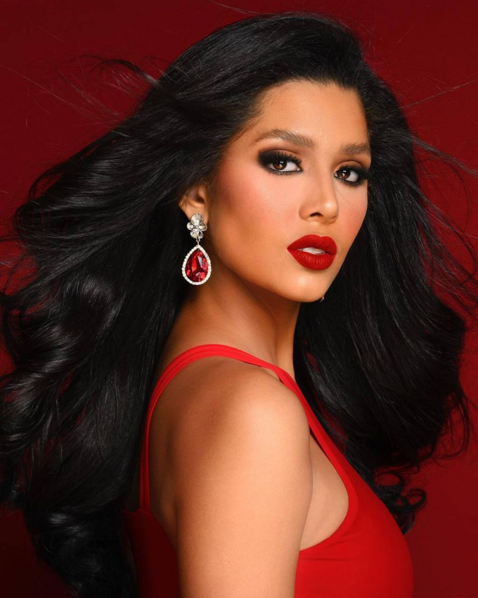 Đại diện Venezuela trước ngày chinh chiến Miss Charm 2023: Đội nón lá, thắp nhang như người Việt Nam