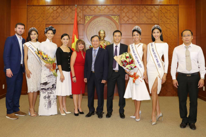 Bà chủ Miss Universe đến Việt Nam trao sash cho Thảo Nhi Lê, đập tan tin đồn quá tuổi dự thi?