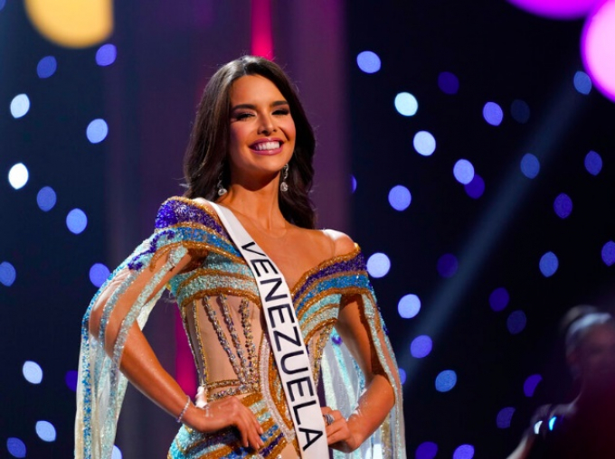 Á hậu 1 Miss Universe 2022 trở về Venezuela, gây tắc nghẽn giao thông khi diễu hành trên phố