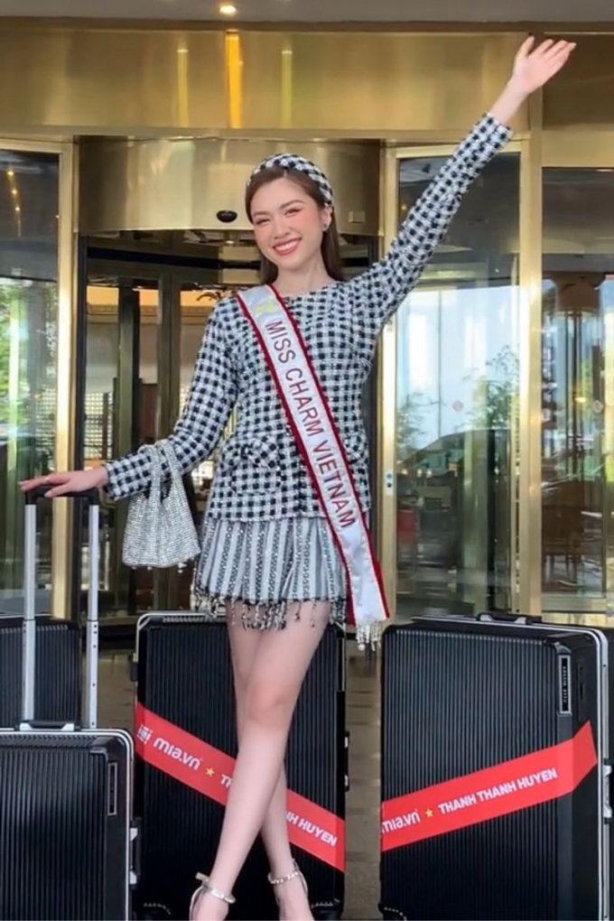 Thanh Thanh Huyền nhập cuộc Miss Charm 2023: Outfit khăn rằn cực phong cách, tự tin nuốt mic ngay ngày đầu