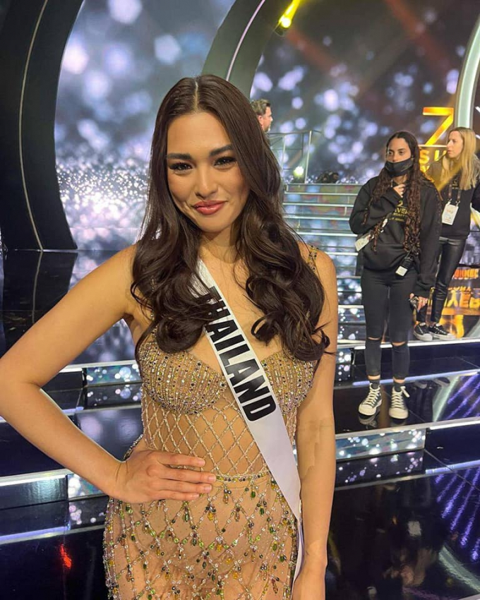 Hoa hậu Hoàn vũ Thái Lan 2019 bị hội chị em ghẻ lạnh, fans khẳng định: Top 5 Miss Universe mãi đỉnh