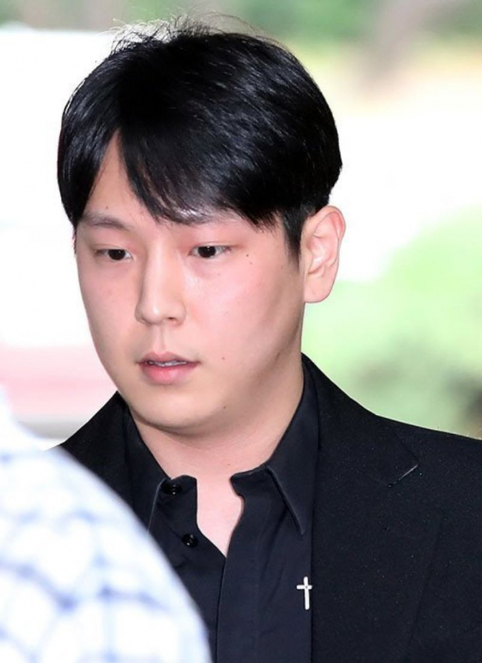 Seungri chính thức ra tù sớm hơn 2 ngày, một idol khác đồng thời bị bắt giữ tại tòa