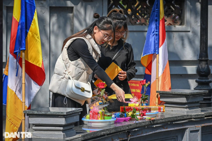 Nở rộ dịch vụ cầu duyên mát tay, nhanh được tại chùa nổi tiếng Hà Nội