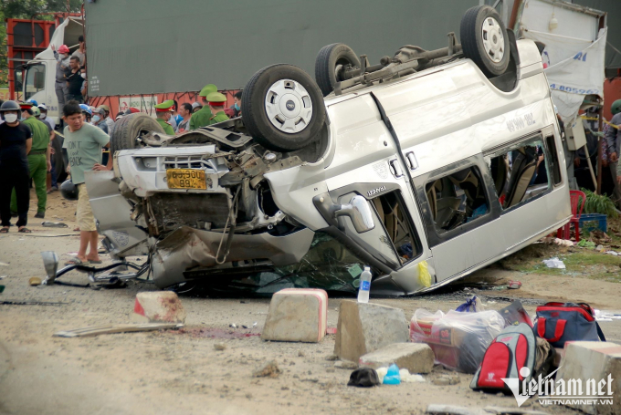 Hiện trường vụ tai nạn thảm khốc làm 8 người tử vong ở Quảng Nam