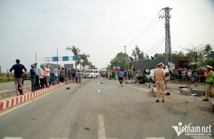 Hiện trường vụ tai nạn thảm khốc làm 8 người tử vong ở Quảng Nam