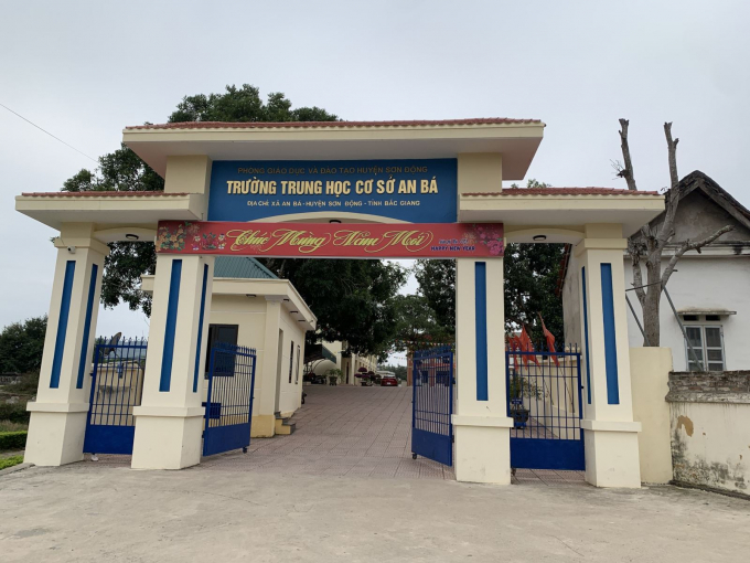 Học sinh lớp 7 tại Sơn Động, Bắc Giang tự sinh con trong phòng tắm Học sinh lớp 7 tại Sơn Động, Bắc Giang tự sinh con trong phòng tắm