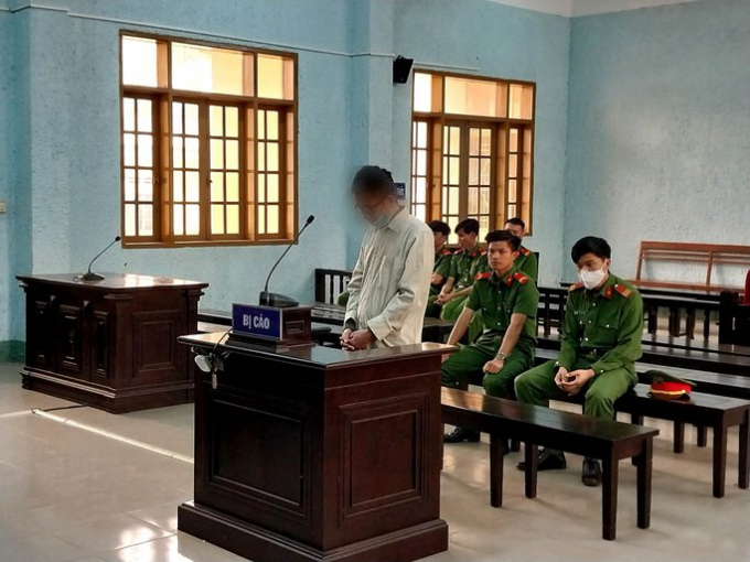 Người cha hiếp dâm con gái ruột đang ngủ Người cha hiếp dâm con gái ruột đang ngủ