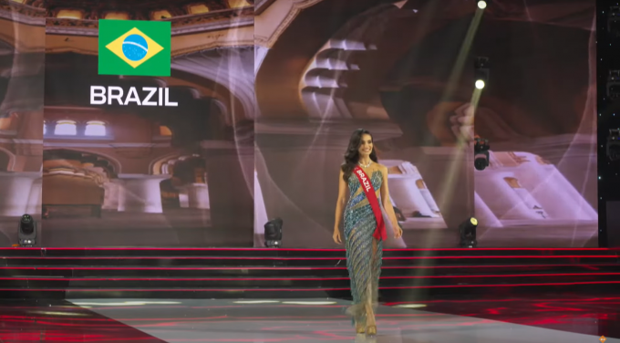 Cùng chọn váy dạ hội sóng nước: Mỹ nhân Brazil ẵm vương miện Miss Charm, Ngọc Châu bị chê nhạt nhòa