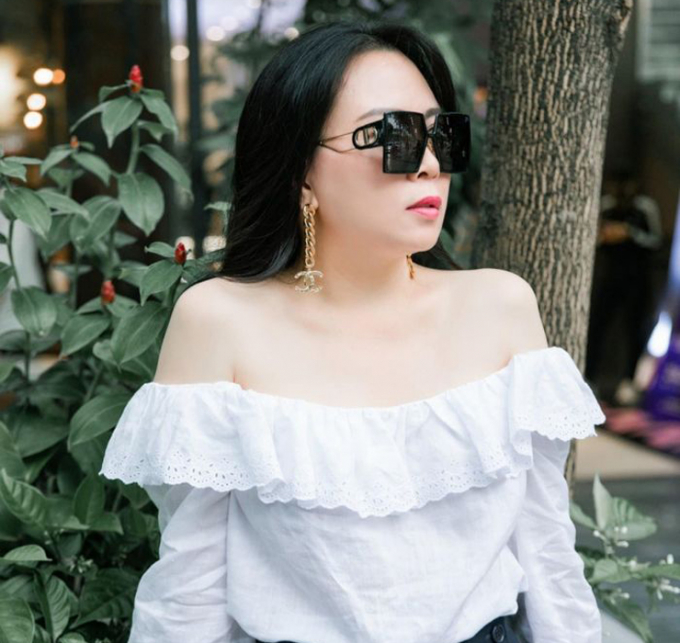 Cô hầu gái xứ Thanh tiền đếm mỏi tay, 1 năm tậu 3 xe, nữ đại gia cùng quê thì sao? Cô hầu gái xứ Thanh tiền đếm mỏi tay, 1 năm tậu 3 xe, nữ đại gia cùng quê thì sao?