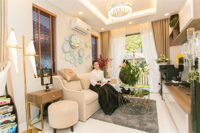 Cô hầu gái xứ Thanh tiền đếm mỏi tay, 1 năm tậu 3 xe, nữ đại gia cùng quê thì sao? Cô hầu gái xứ Thanh tiền đếm mỏi tay, 1 năm tậu 3 xe, nữ đại gia cùng quê thì sao?
