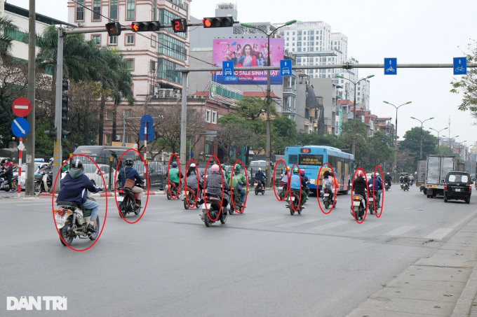 1001 kiểu vượt đèn đỏ tại Hà Nội