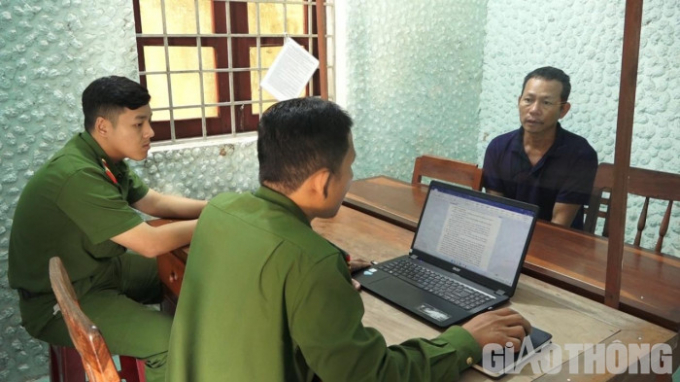Shipper bị đánh gãy 2 tay: Kẻ đánh nghi nạn nhân lấy dây chuyền vàng của vợ