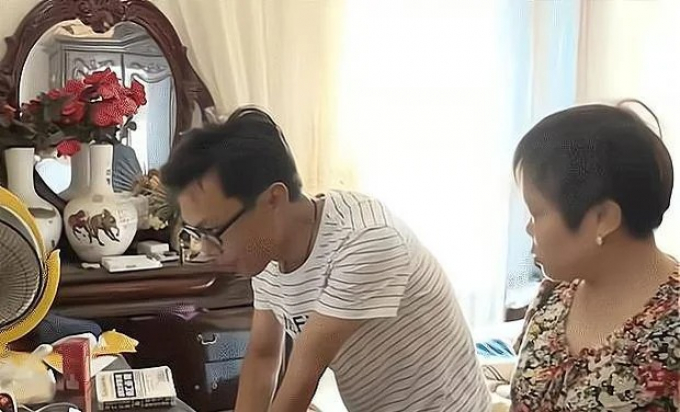 Bi kịch của đứa trẻ bị nuông chiều quá đà: 34 tuổi vẫn thất nghiệp, sống ăn bám bố mẹ, thất bại liên tiếp trong 59 lần xem mắt