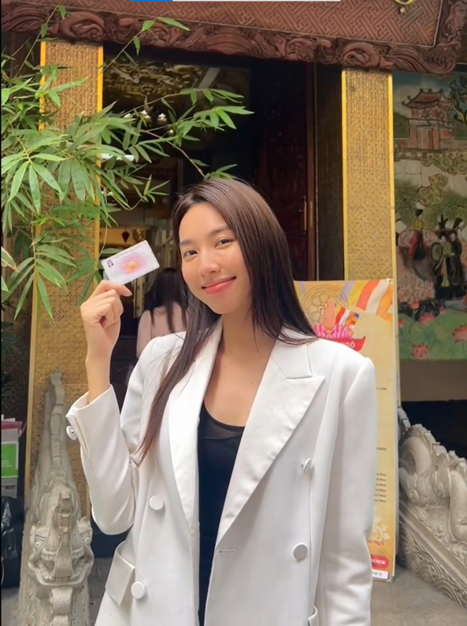 Hoa hậu Thùy Tiên hướng dẫn ê-kíp đăng ký hiến tạng, 1 chi tiết nhỏ càng khiến fans nể phục
