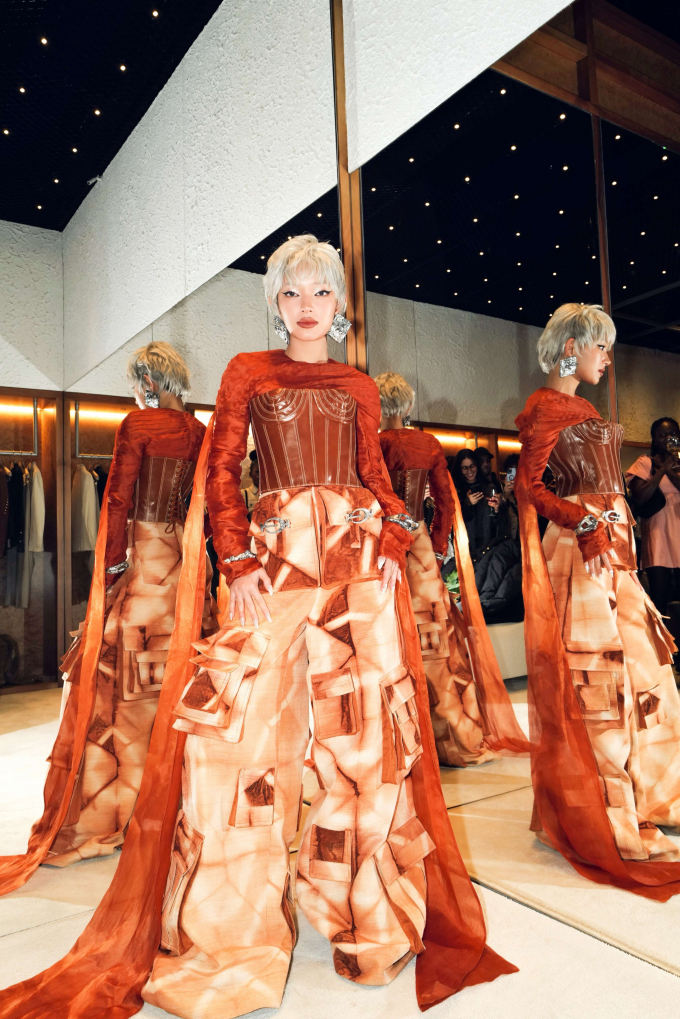 Châu Bùi diện thiết kế lấy cảm hứng từ vùng núi Tây Bắc, mở màn Milan Fashion Week 2023