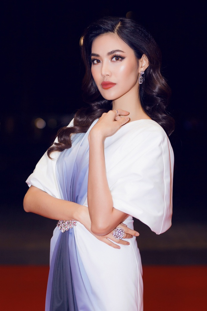 Đích thân ra đón bà chủ Anne, Lan Khuê chính là giám đốc quốc gia mới của Miss Universe Vietnam?