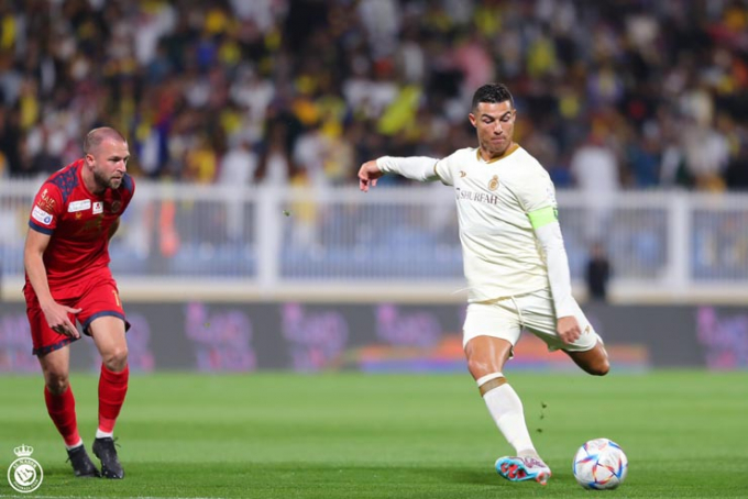 Đỉnh cao Ronaldo: Hat-trick trong 26 phút, chấp nửa mùa vẫn đua Vua phá lưới