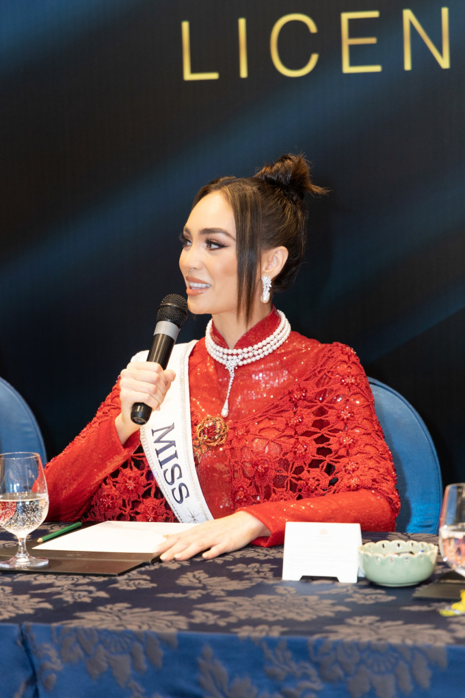 5 năm sau Miss Universe 2018, HHen Niê vẫn được Hoa hậu Hoàn vũ hết lời khen ngợi