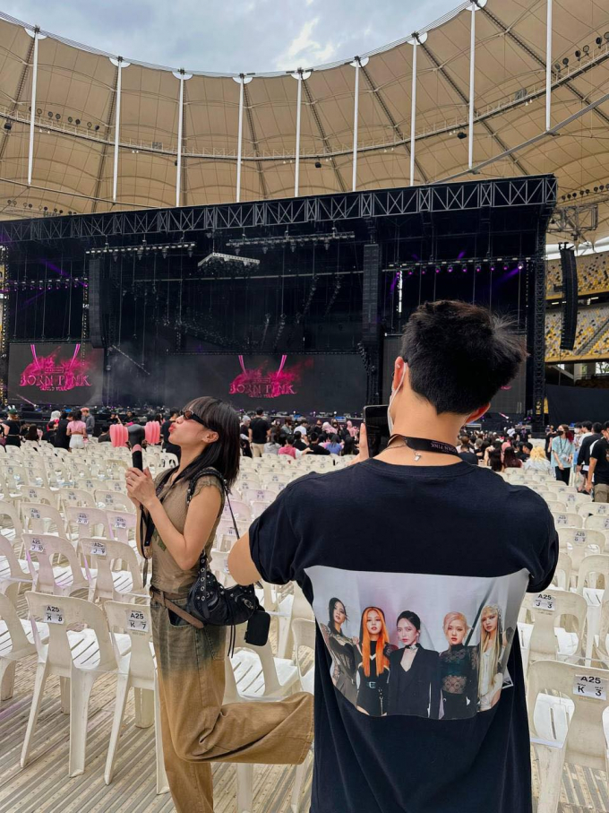Diệu Nhi được Anh Tú đưa đi xem concert BLACKPINK, cả hai khiến fans cười ngất với chiếc áo 5 thành viên