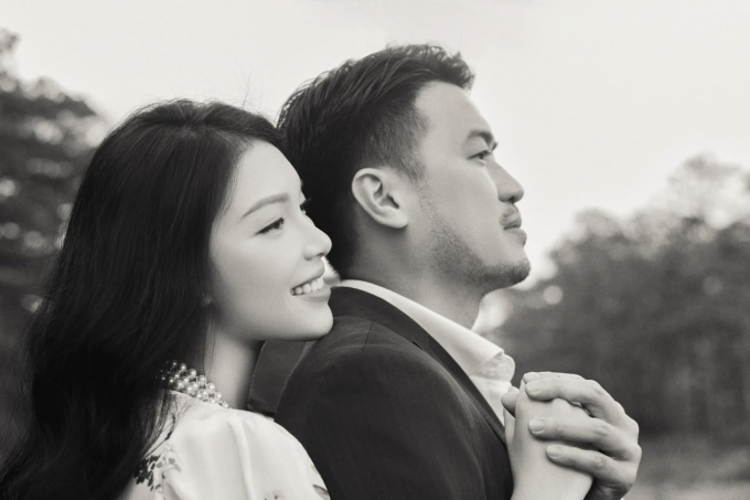 Phillip Nguyễn - Linh Rin hé lộ thiệp cưới, sang trọng chuẩn đám cưới hào môn