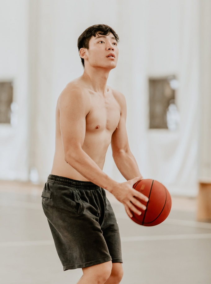 Võ Kim Bản - viên ngọc quý của làng bóng rổ Việt Nam gây sốt với vẻ ngoài cực phẩm