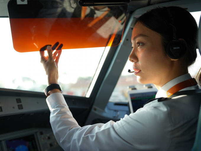 Chân dung nữ tiếp viên hàng không 5 sao thành phi công: Tự hào làm chủ bầu trời