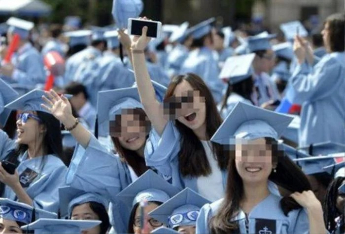 Bán nhà cho con trai đi du học, nào ngờ về nước con đẩy cả nhà vào tù