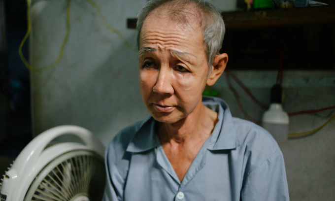 Nỗi lòng người vợ tào khang của cô đào chuyển giới lớn tuổi nhất Việt Nam