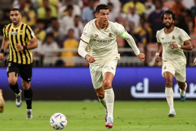 Ronaldo lạc lõng tại Al Nassr: Siêu sao nổi điên với HLV sau trận thua của Al Nassr