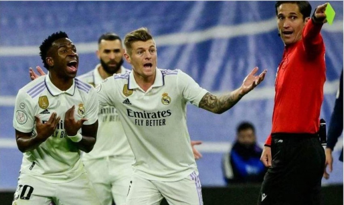 Ông trùm của Real Madrid muốn kiện Barcelona