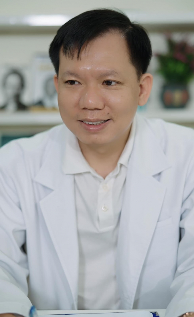 Bác sĩ Thịnh bị Bà Nhân Vlog tố: Từng đỡ đẻ ca sinh 5 duy nhất tại Việt Nam, điều trị hiếm muộn mát tay