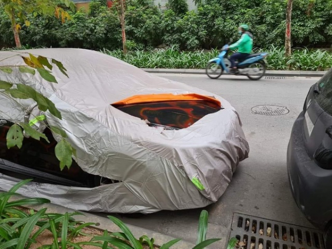 Hàng loạt ô tô đỗ trong khu đô thị cao cấp ở Hà Nội bị xịt sơn
