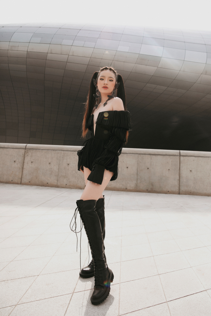 Bảo Hà lọt mắt xanh truyền thông quốc tế khi diện thiết kế của Công Trí tại Seoul Fashion Week 2023