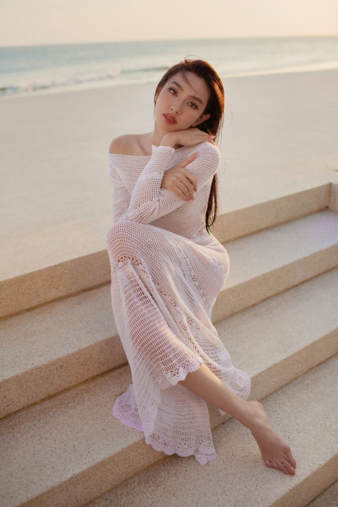 NTK Lê Thanh Hòa kết hợp cùng Hoa hậu Thùy Tiên thực hiện bộ ảnh đậm không khí mùa hè