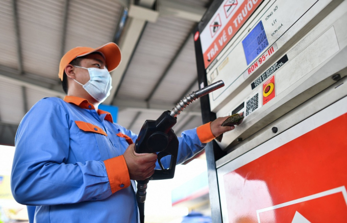 Giá xăng dầu ngày mai có thể giảm hơn 1.000 đồng/lít