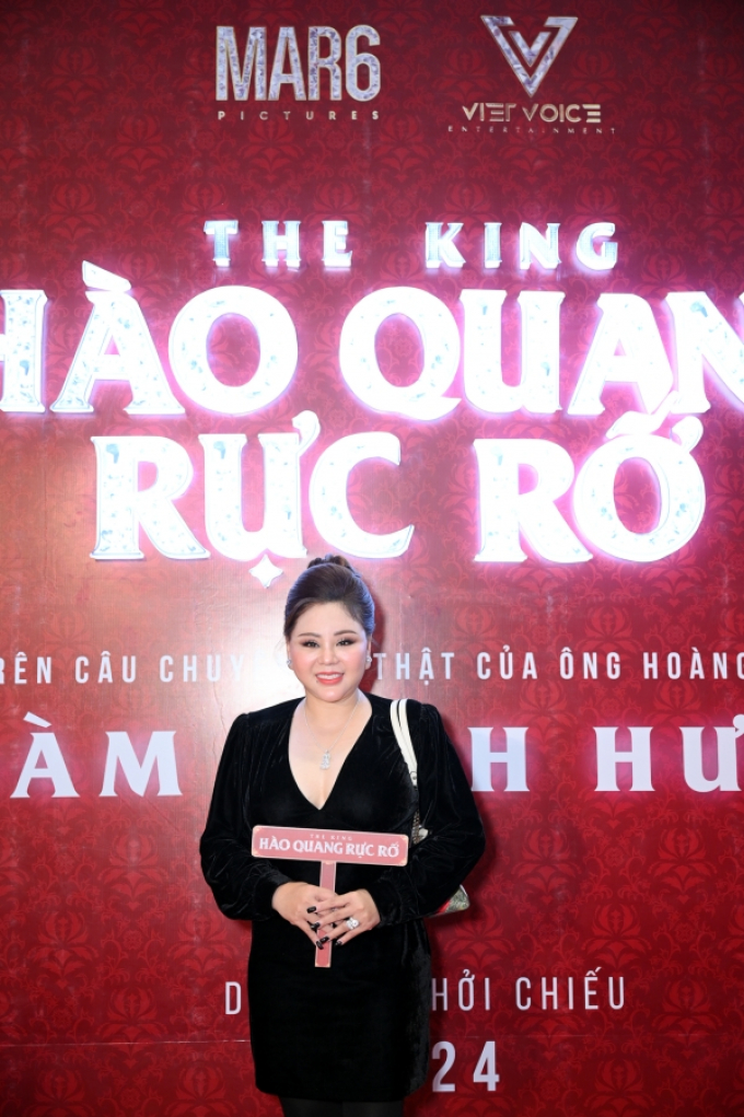 Đàm Vĩnh Hưng ngồi trên ngai vàng, chào đón 200 sao Việt dự thảm đỏ ra mắt dự án phim Hào quang rực rỡ