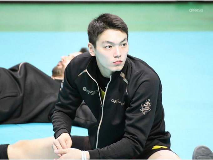 Nam thần bóng chuyền Hàn Quốc - Jo Jaesung gây sốt rần rần bởi vẻ ngoài tỏa sáng