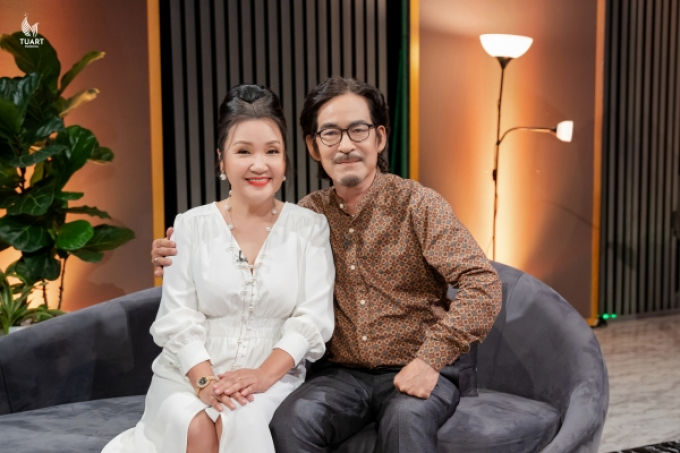Vợ chồng nghệ sĩ Ngân Quỳnh – Văn Chung kể về chuyện tình yêu đầy trắc trở, đám cưới không người thân